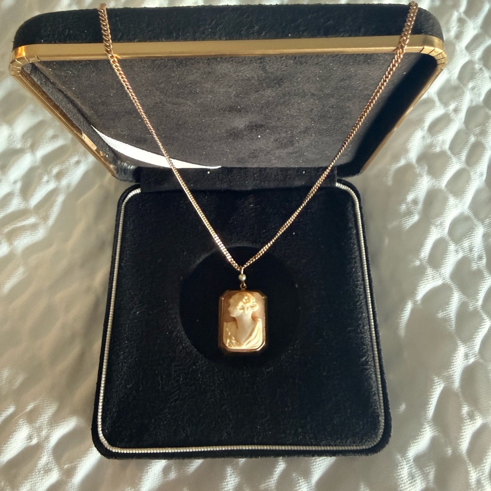 Cameo Pendant with 10K Gold chain - Classic Women's Jewelry